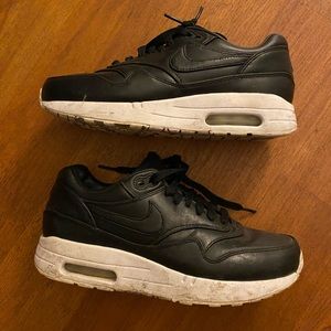 Black Nike Leather Air Max Sneakers - Womens size 7